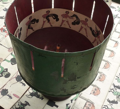 Optisches spielzeug zoetrope - spielzeug,