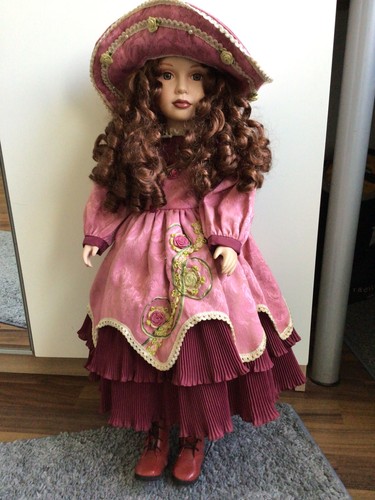 Puppe court dolls - dolls, vintage
